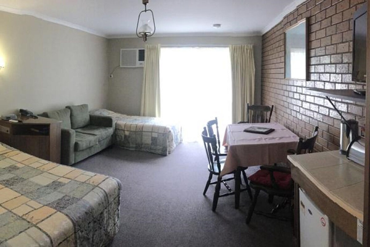 Double or Twin Room | Desk, iron/ironing board, bed sheets