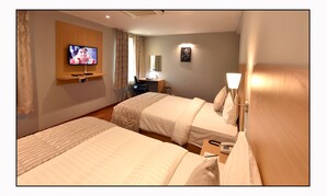 Executive Deluxe Room | Tallelokero huoneessa, työpöytä, lisävuoteet