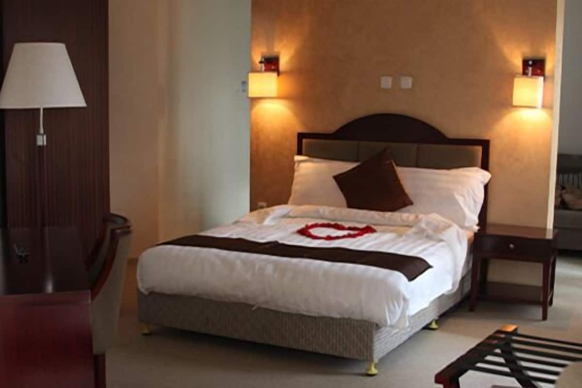 1 habitación, ropa de cama de alta calidad, cubrecamas y minibar