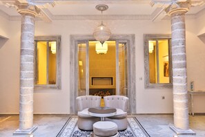 Lobby lounge