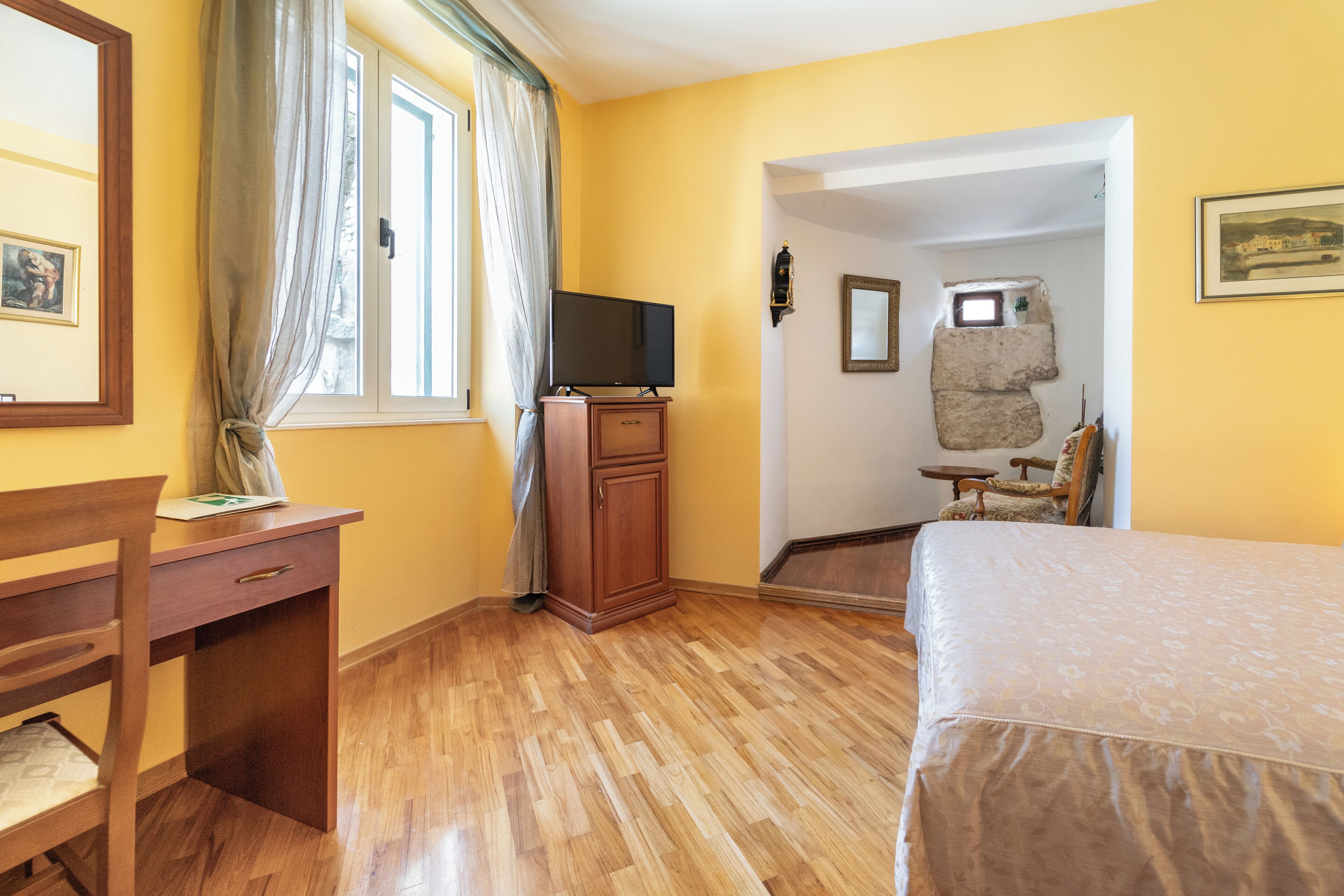 superior double room | minibar, desk, blackout curtains, iron/ironing board