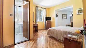 Superior Double Room | Minibar, desk, blackout drapes, iron/ironing board