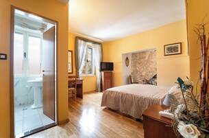 Superior Double Room | Minibar, desk, blackout drapes, iron/ironing board