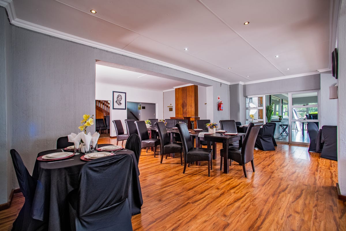 Comfort Double or Twin Room | Dining room
