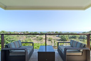Villa, uitzicht op zwembad | Terras