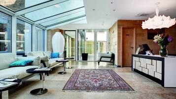 Parihoitohuone(ita), sauna, poreallas, höyrysauna, turkkilainen sauna