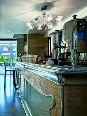 Bar (on property) - Zelenogradsk Spa Hotel (Zelenogradsk)
