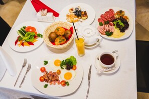 Daily buffet breakfast (RUB 650 per person) - Zelenogradsk Spa Hotel (Zelenogradsk)