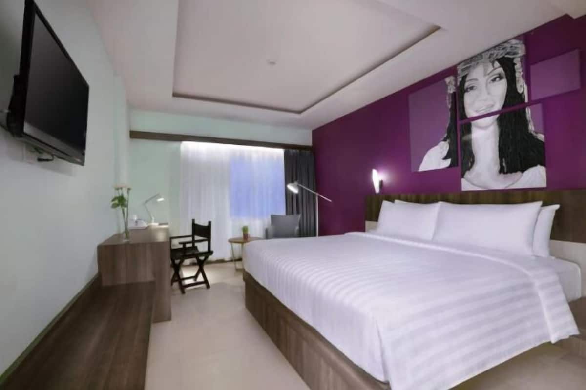 1 bedroom, premium bedding, in-room safe, free WiFi