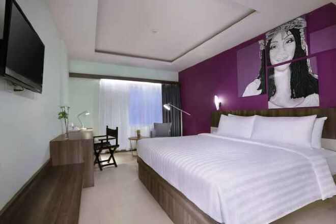 Premium bedding, in-room safe, free WiFi, bed sheets