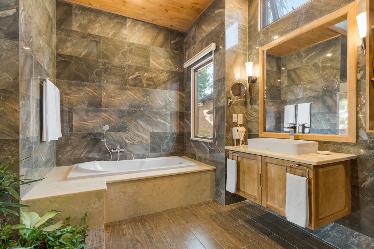 deluxe bungalow, 1 king bed, pool view | bathroom | separate bathtub and shower, free toiletries, hair dryer, bathrobes