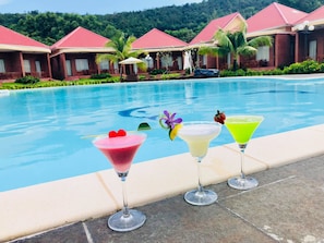 Poolside bar - Gold Coast Phu Quoc Resort (Phu Quoc)