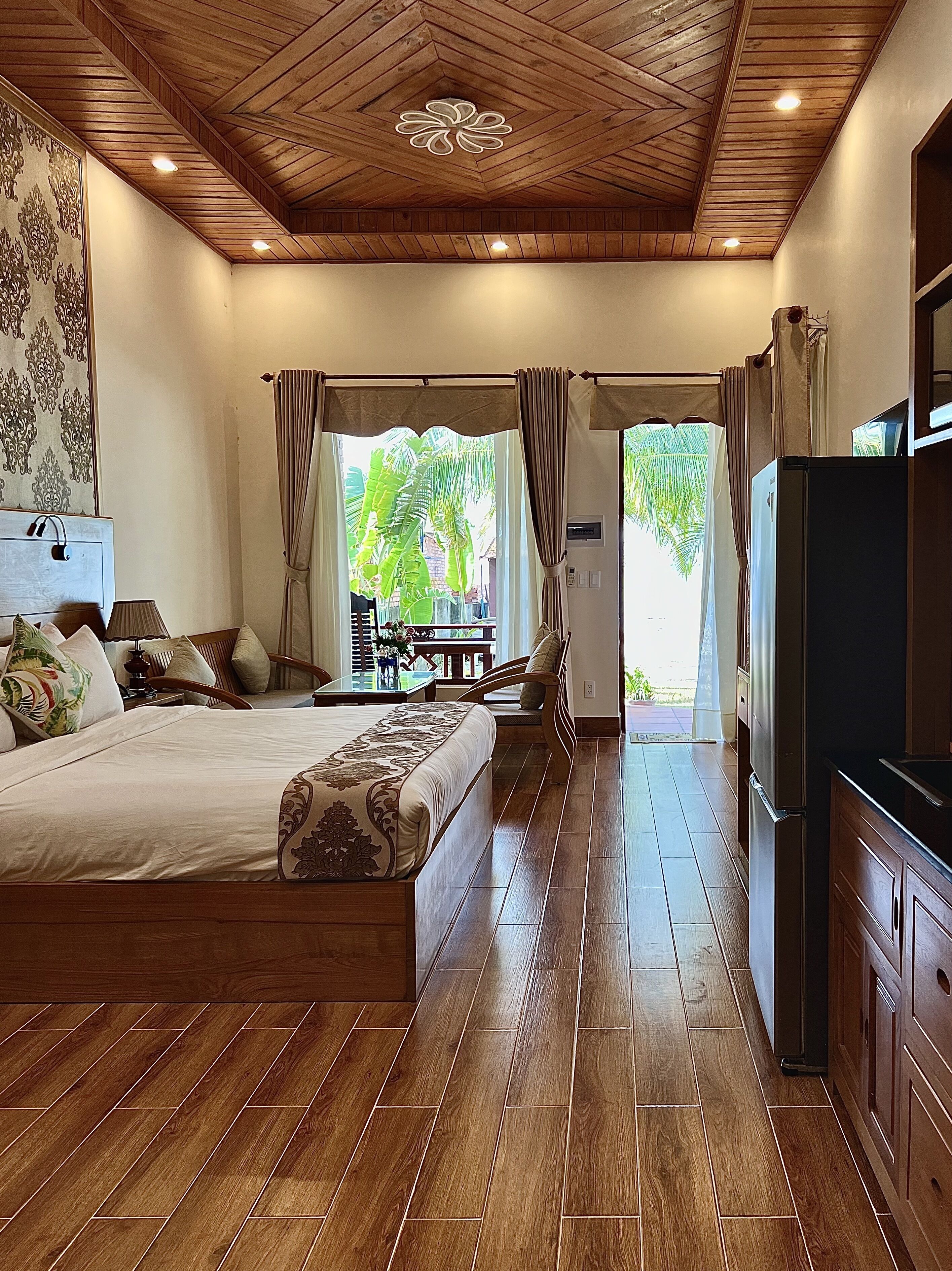 junior suite, 1 king bed | 1 bedroom, minibar, in-room safe, desk