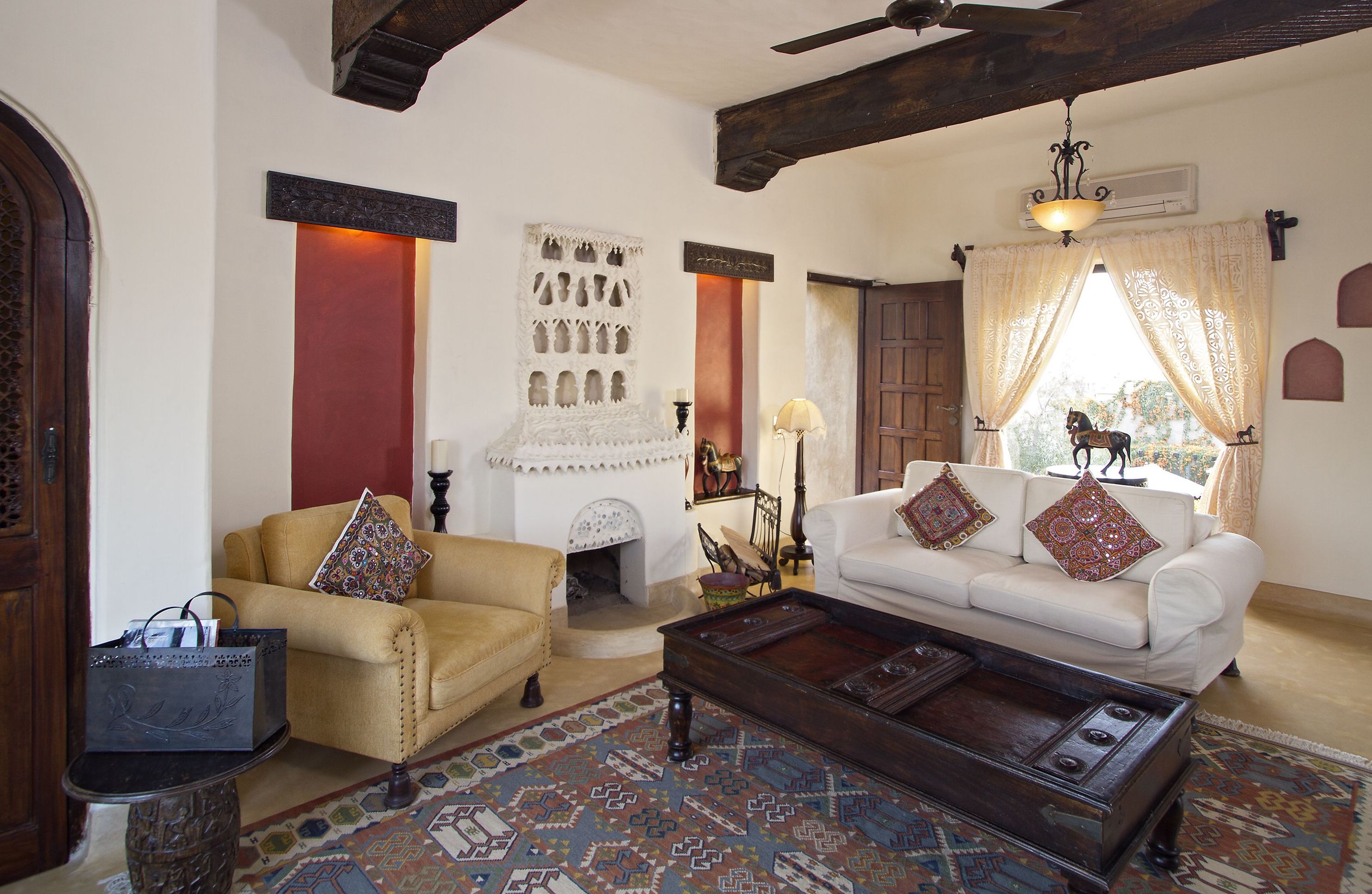 Svit | Vardagsrum | Platt-tv, eldstad och dvd-spelare