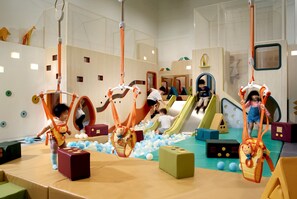 Children's play area - indoor - Shangri-La Apartments, Singapore (Singapore)