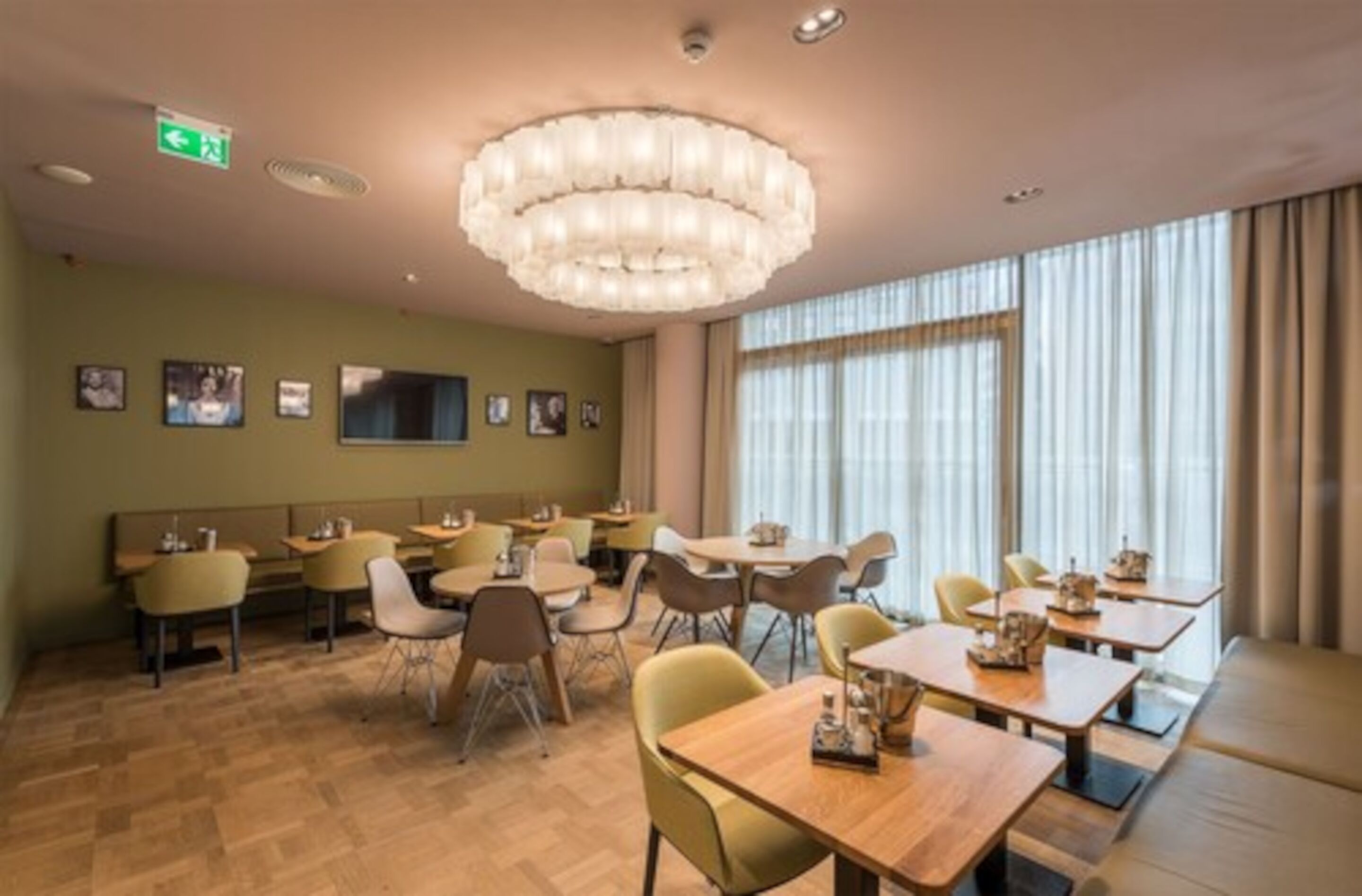 daily full breakfast (eur 12 per person)