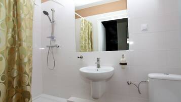 Double Room, Private Bathroom | Bathroom | Hair dryer, towels, toilet paper