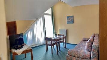 Traditional Double Room | In-room safe, desk, free WiFi, bed sheets