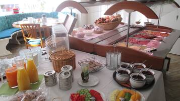 Free daily buffet breakfast