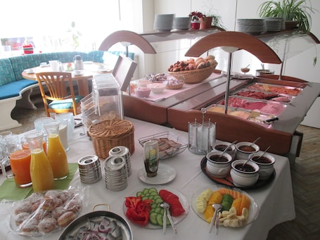 Free daily buffet breakfast