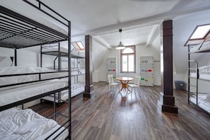 Dormitorio compartido, baño compartido (1 Bed in 12 Bed Mixed Dormitory) | Ropa de cama de alta calidad, caja fuerte, sistema de insonorización