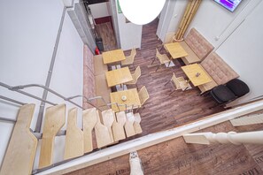 Lobby sitting area - Hostel Orange (Prague)