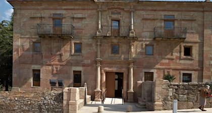 Albergue Monasterio de La Magdalena - Hostel