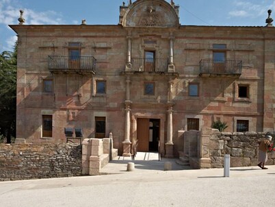 Albergue Monasterio de La Magdalena - Hostel