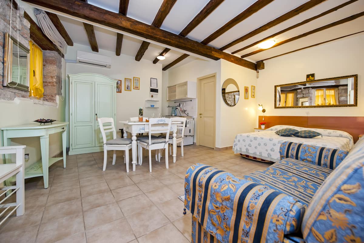 Comfort Studio, Annex Building | Free WiFi, bed sheets