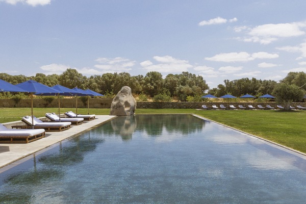 Outdoor pool, open 9:00 AM to 6:00 PM, sun loungers