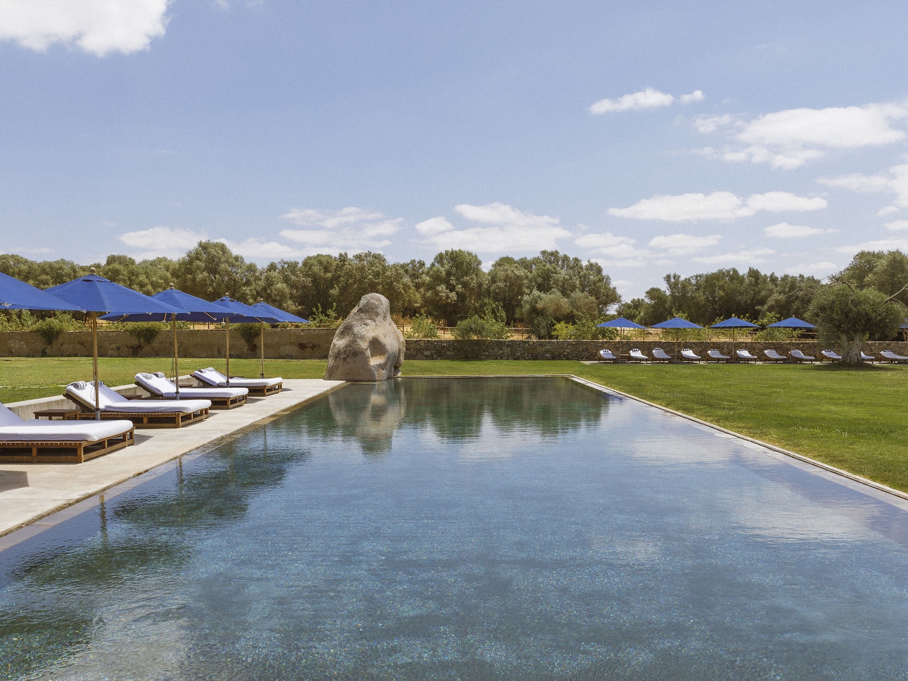 Outdoor pool, open 9:00 AM to 6:00 PM, pool loungers