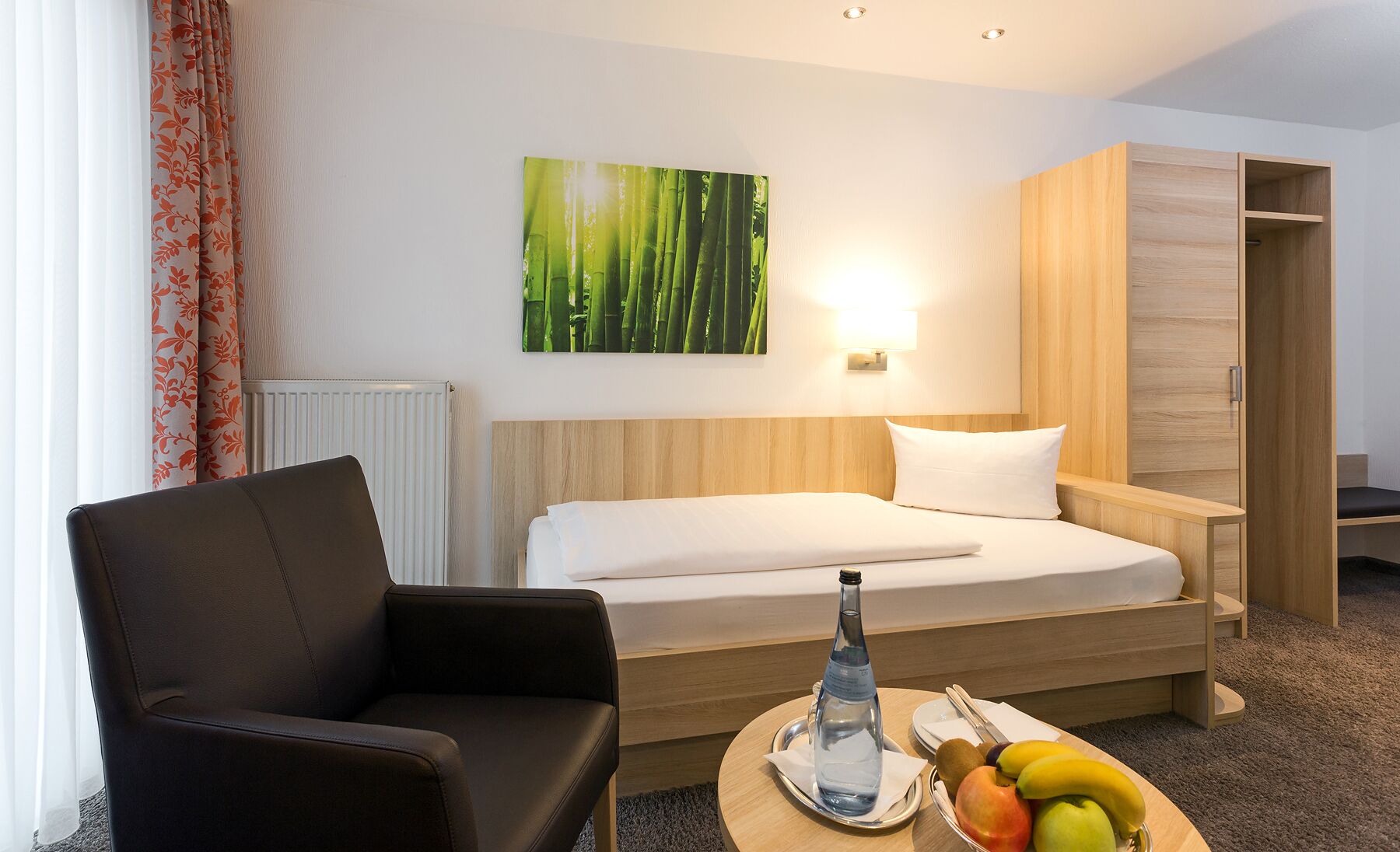 exclusive single room | hypo-allergenic bedding, down duvets, desk, laptop workspace