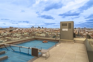 Seasonal outdoor pool, pool loungers