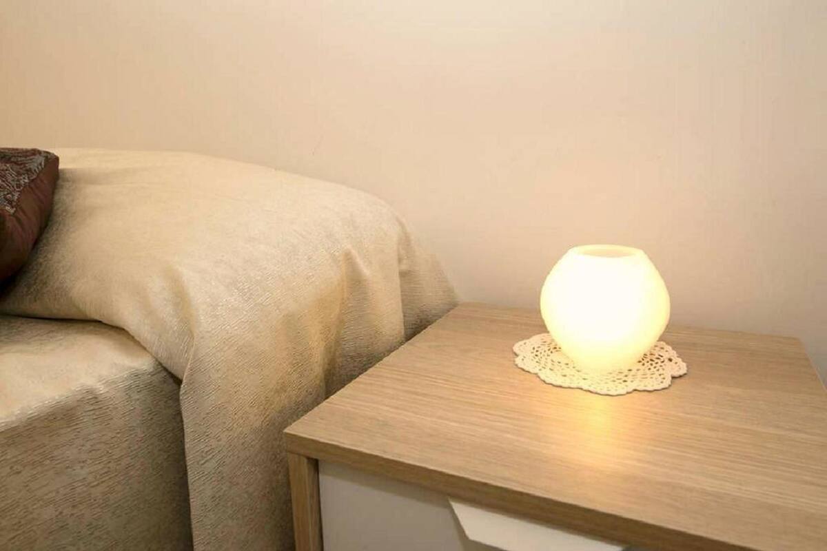 Double Room, 1 Queen Bed, Shared Bathroom | Cots/infant beds, rollaway beds, free WiFi