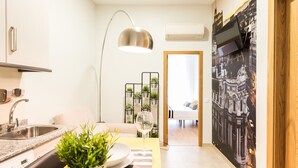A modern kitchen with a sink, countertop, and a potted plant. - Smartr Madrid Chueca  (Madrid)