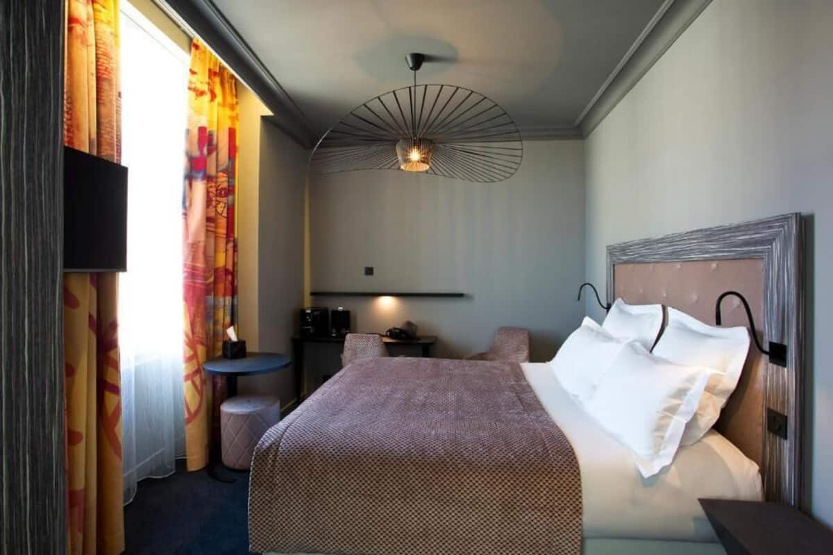 Premium bedding, minibar, in-room safe, blackout drapes