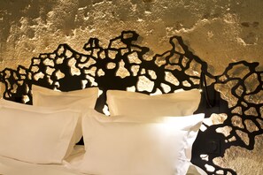 Ropa de cama de alta calidad y minibar 