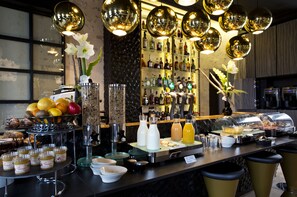 Daily buffet breakfast for a fee - Empreinte Hôtel & Spa (Orléans)