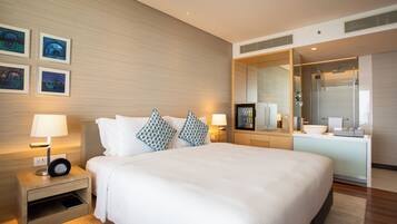 One Bedroom River View Suite | Premium bedding, pillow-top beds, minibar, in-room safe
