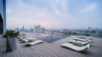 Outdoor pool, pool umbrellas, sun loungers
