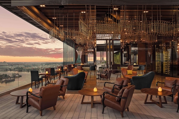 Breakfast, lunch, dinner served; international cuisine