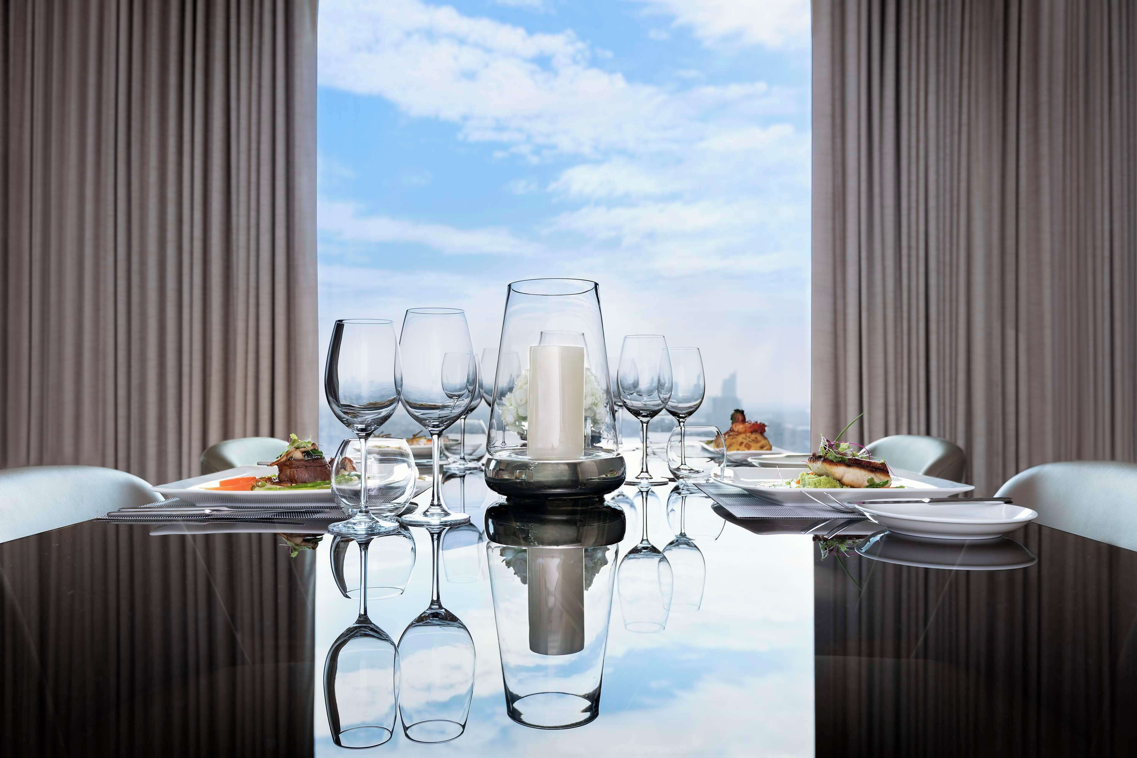 premium bedding, pillow-top beds, minibar, in-room safe