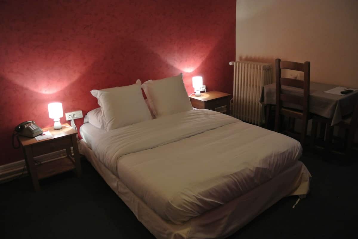 standard double room | desk, iron/ironing board, free cots/infant beds, free wifi