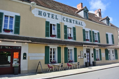 Esterni. Hôtel Restaurant Le Central