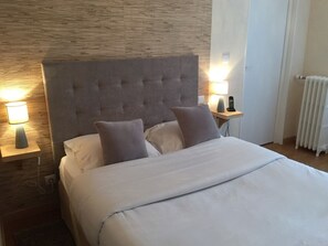 Superior Double Room | Desk, iron/ironing board, free cribs/infant beds, free WiFi - Hôtel Restaurant Le Central (Boussac)
