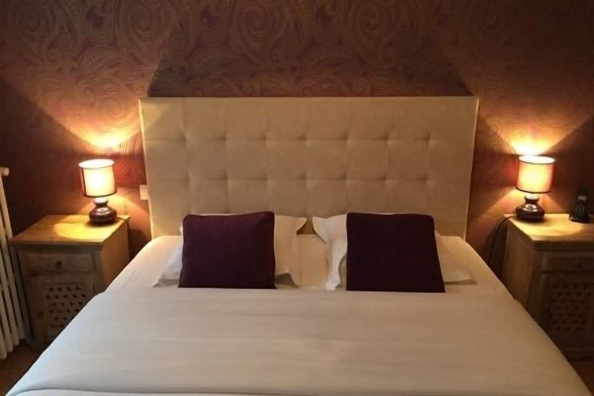 superior double room | desk, iron/ironing board, free cots/infant beds, free wifi