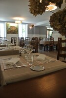 Breakfast, lunch, dinner served; French cuisine 