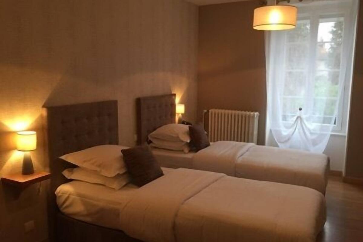 superior twin room | desk, iron/ironing board, free cots/infant beds, free wifi