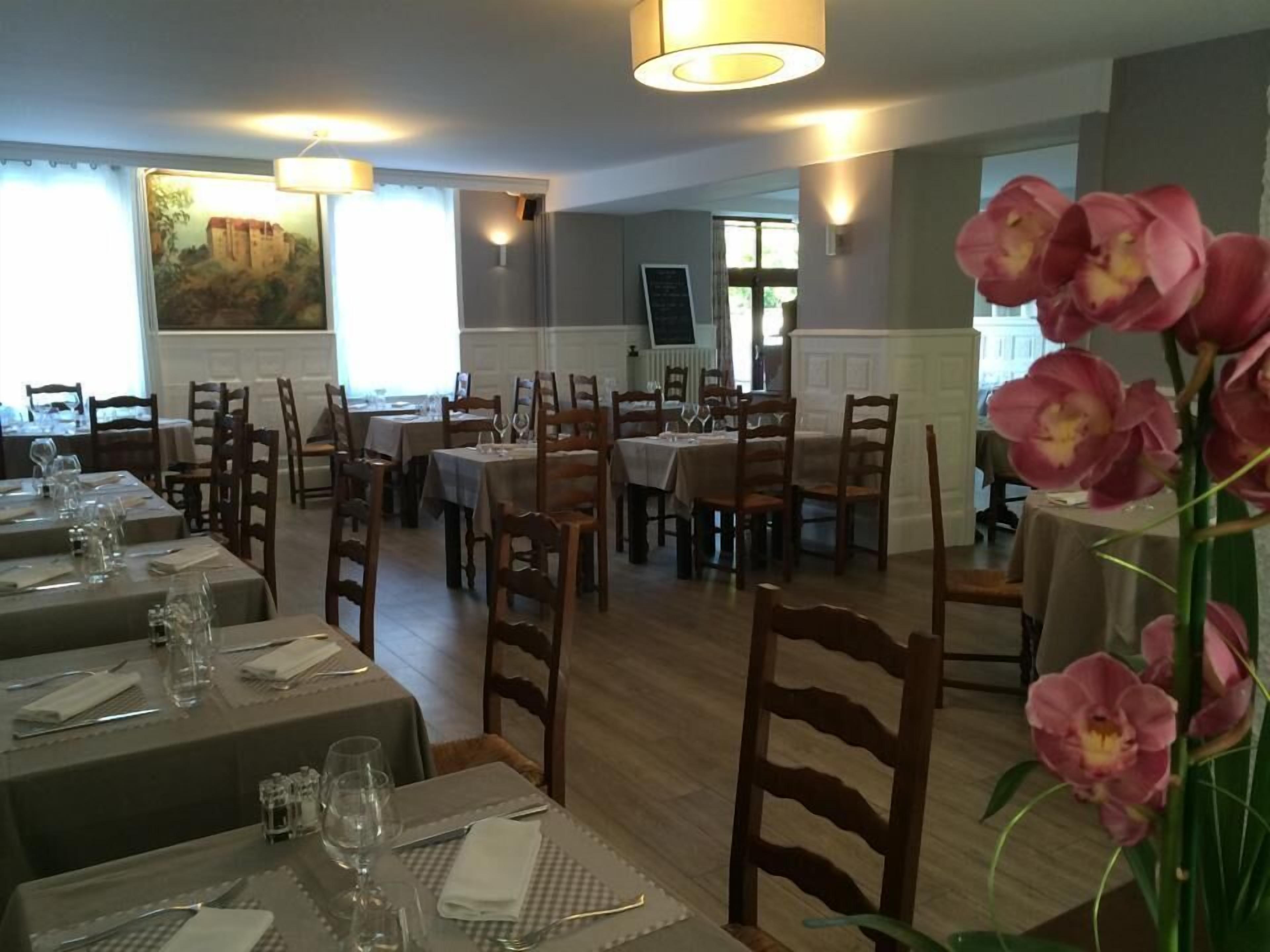 breakfast, lunch, dinner served; french cuisine