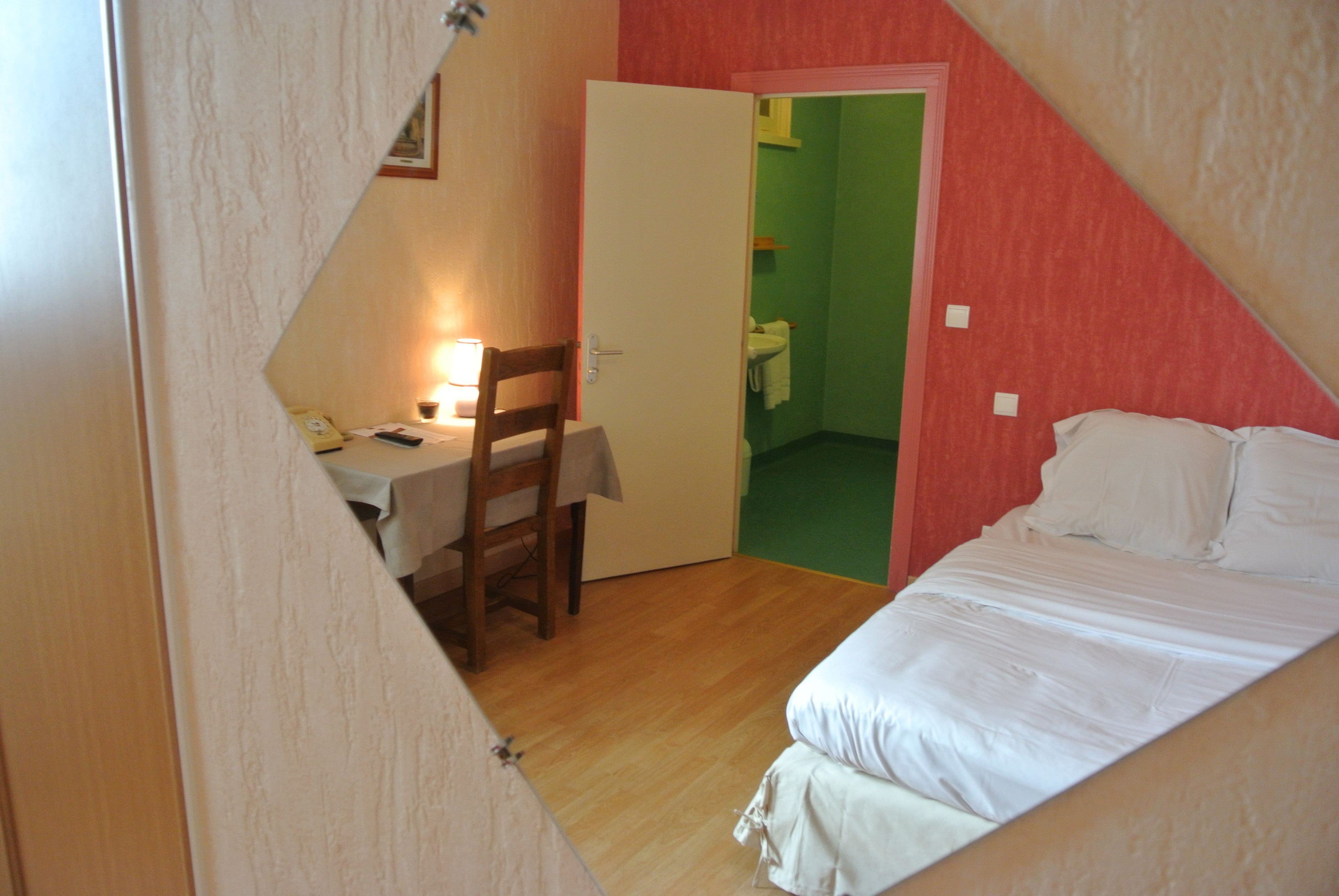 standard double room | desk, iron/ironing board, free cots/infant beds, free wifi
